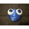 Blaues Sparschwein mit Drehverschlussdeckel und großen Augen