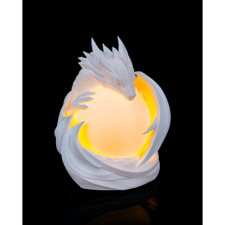 Weiße 3D Drachenlampe mit leuchtender Kugel, RGB-Licht und skulpturalem Design