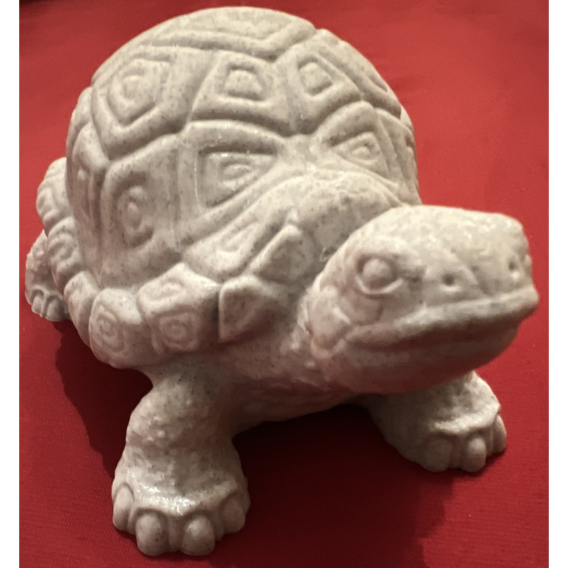 Dekorative Schildkröte als Tierfigur in heller Optik