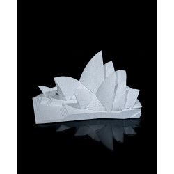Weißes architektonisch inspiriertes Dekoobjekt in Form des Sydney Opera House auf flacher Basis