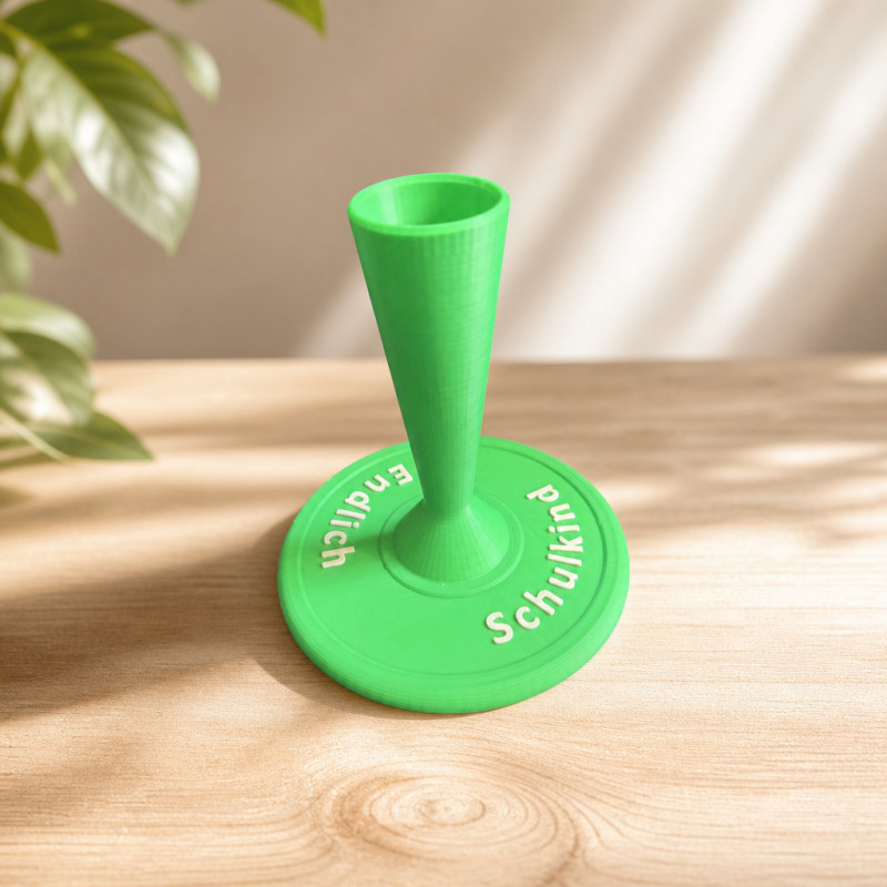 Schultütenständer aus 3D-Druck mit Schriftzug „Endlich Schulkind“ – Schultütenständer