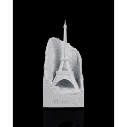 Freistehende Dekofigur mit reliefartigem Eiffelturm, unregelmäßiger Rückwand und Schriftzug „FRANCE“