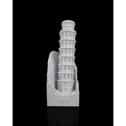 Schiefer Turm von Pisa Dekofigur mit strukturierter Sockeloptik und Italy-Gravur