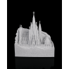 Detailreiche Architektur-Miniatur mit hohen Türmen und Sockel-Schriftzug „SPAIN“