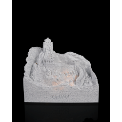 Leuchtobjekt mit Miniatur der Chinesischen Mauer, Bergrelief, Frontgravur CHINA und RGB-Beleuchtung