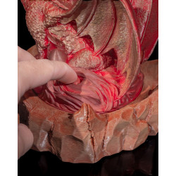 Drache mit rot beleuchteter Nebelfunktion