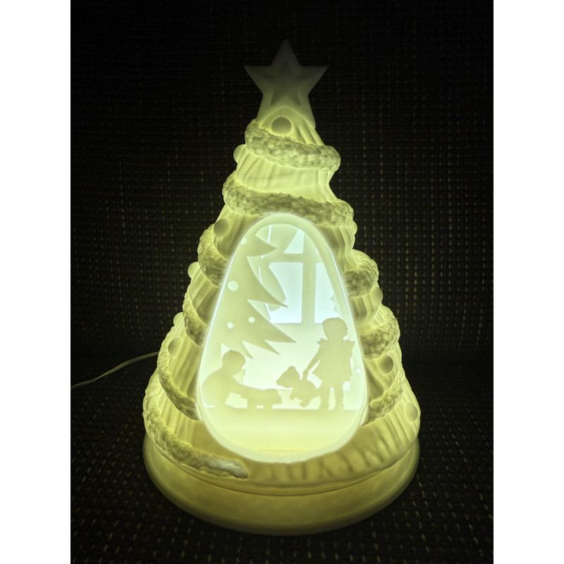 Weihnachtsbaum-Lampe mit beleuchteter Weihnachtsszene und Sternspitze