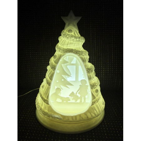 Weihnachtsbaum-Lampe mit festlicher Szene
