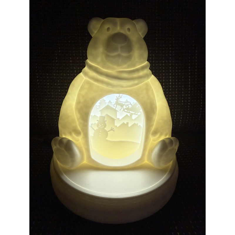Bären-Lampe mit warmweißem LED-Licht und winterlicher Szenerie