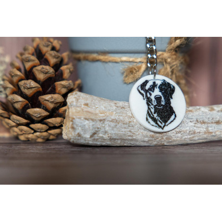 Schlüsselanhänger mit Hunde-Motiv am Band