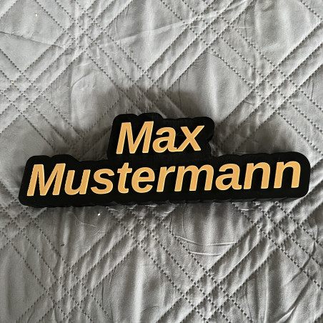 Personalisierter 3D-Namensschriftzug mit den Namen Max und Mustermann