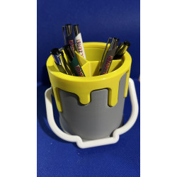 Individueller Stiftehalter im Farbkübel-Design mit Stiften