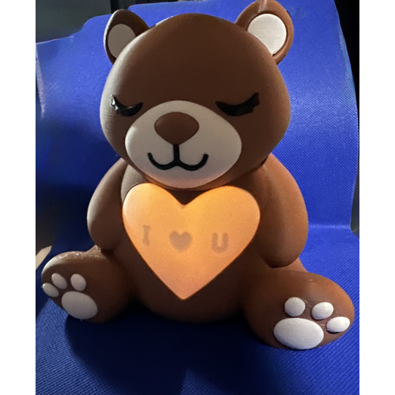 3D-Bär mit Herz und leuchtender „I ❤️ U“-Botschaft