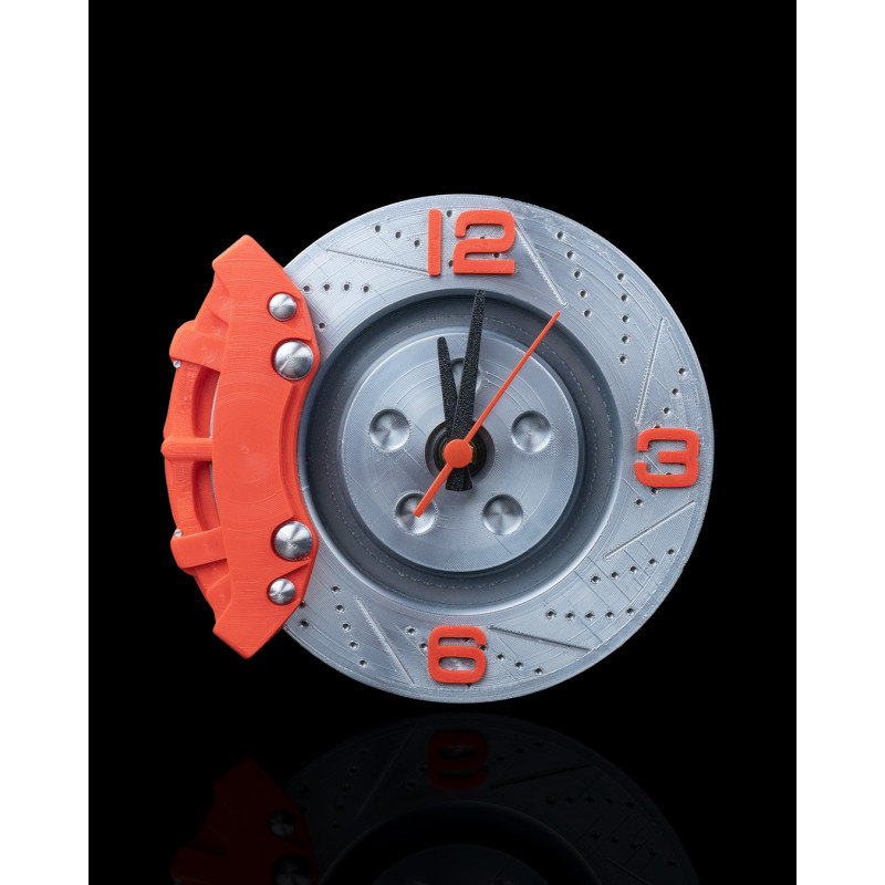 Wanduhr in Bremsscheiben-Optik mit rotem Bremssattel